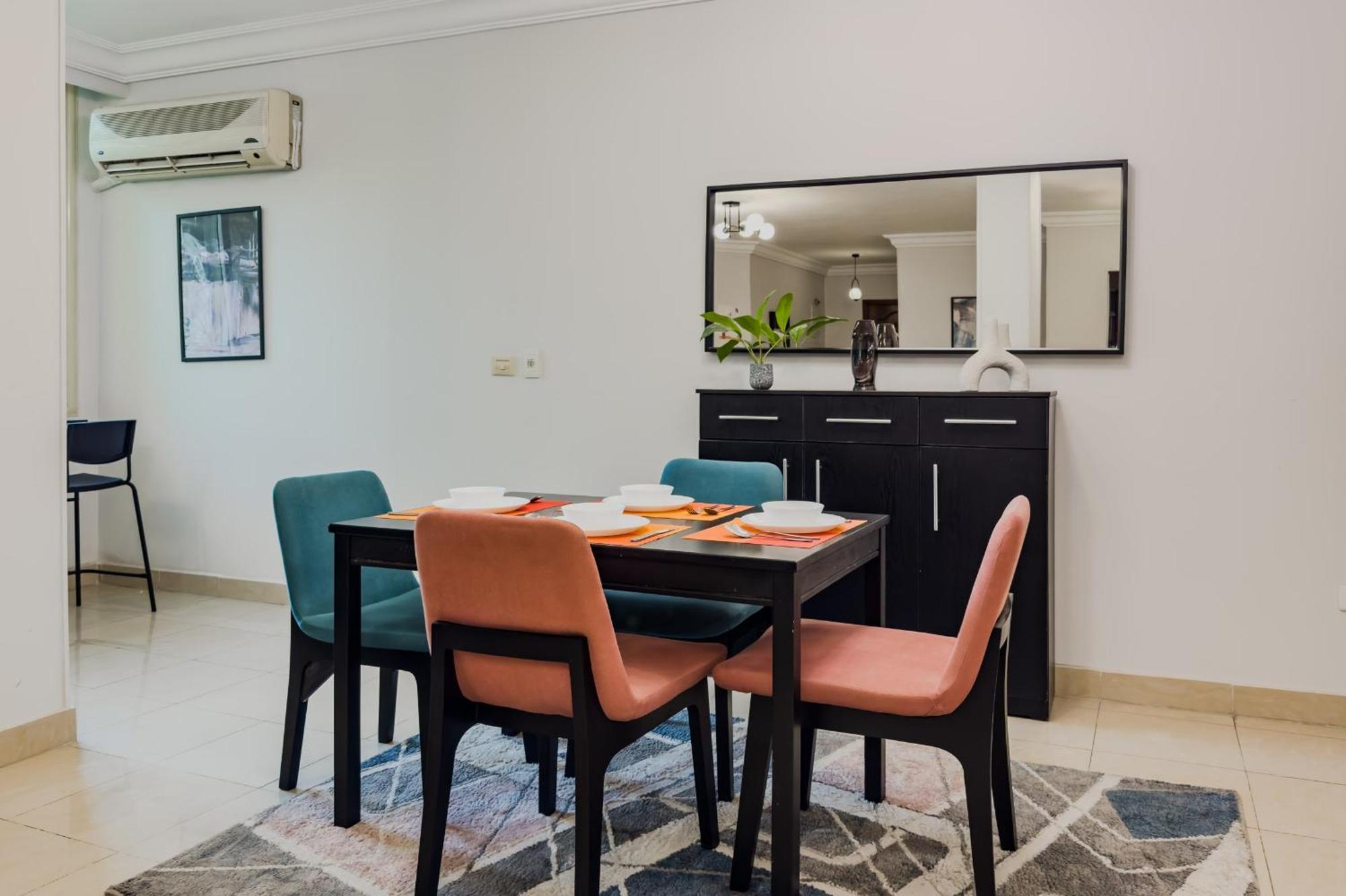 Distinct & Decent 2 Bdr Apt Steps From Nightlife And Airport Каїр Екстер'єр фото